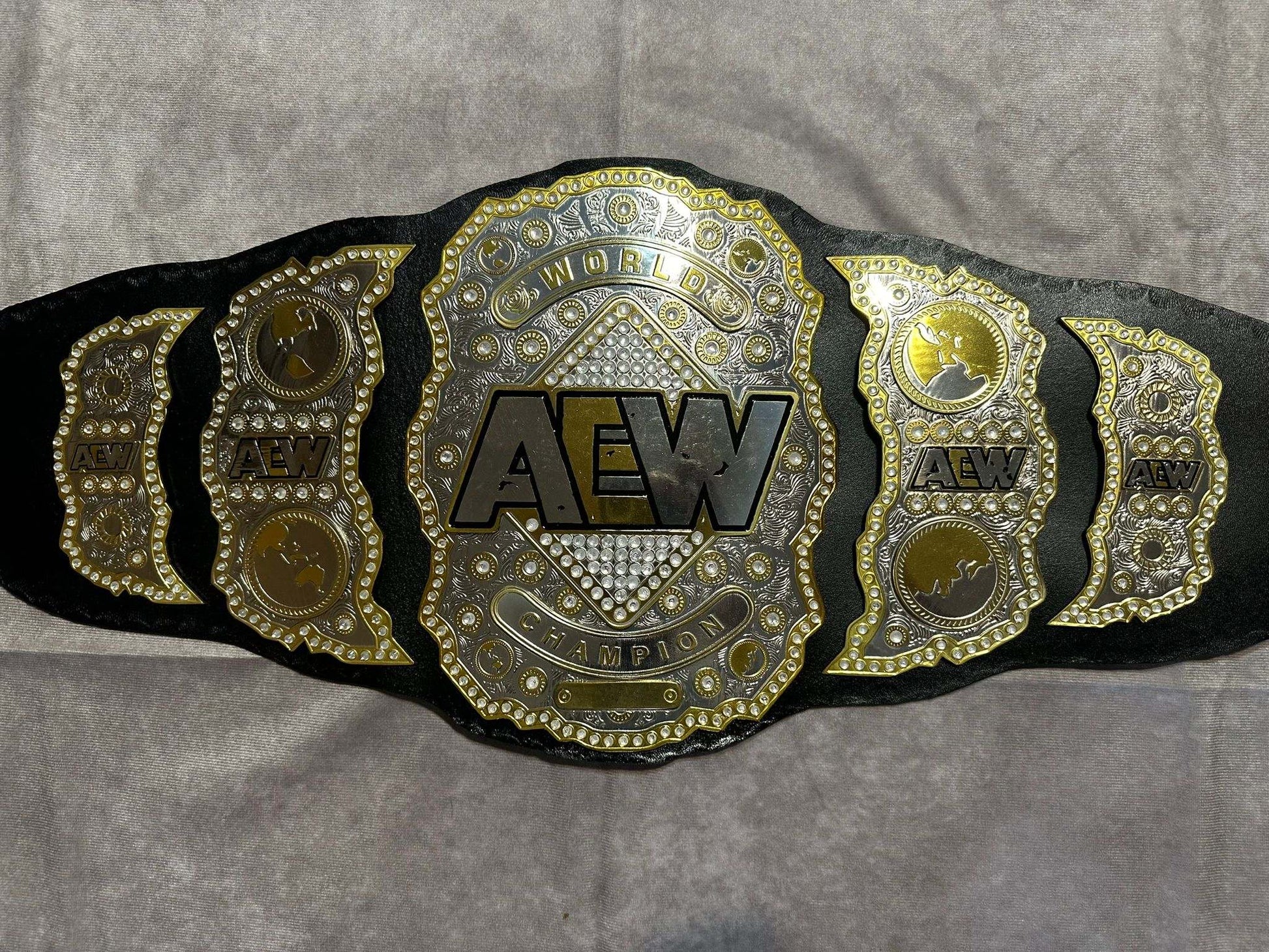 JNJ Collectibles AEW World Heavyweight Championship Belt